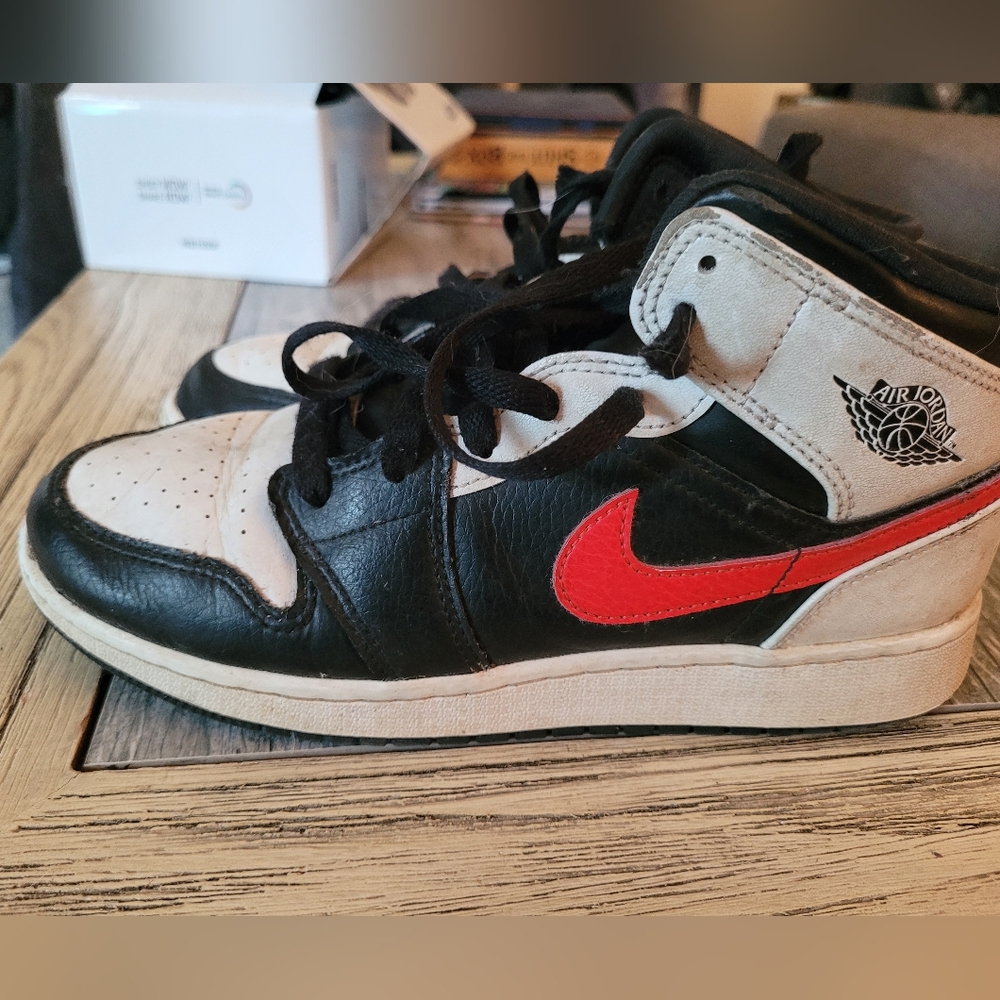 Jordan one, size 5.5 youth